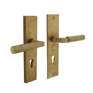 Intersteel-0011.382536z_messing-getrommeld-achterdeurbeslag-op-schild